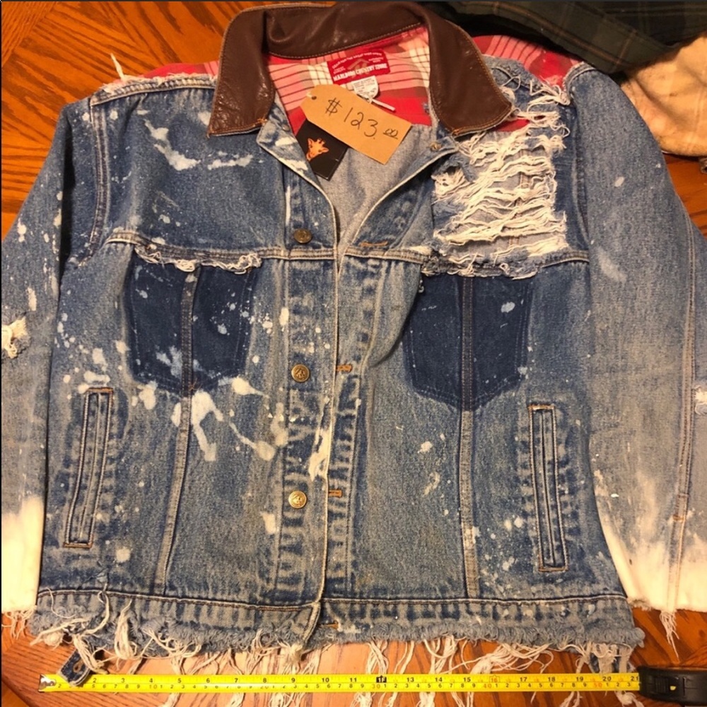 Vintage Marlboro jacket distressed women’s size M